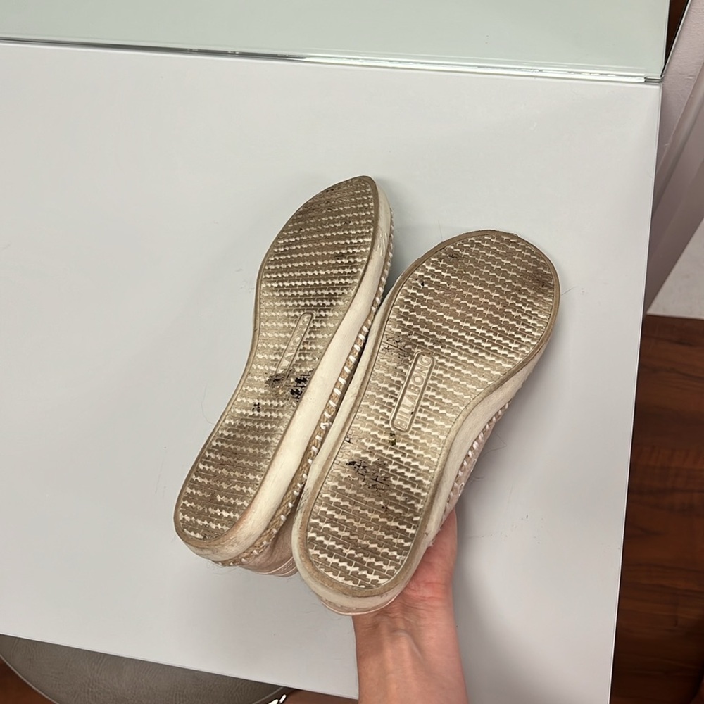 Billabong 8.5 shoes tan leaf print - Picture 2 of 2